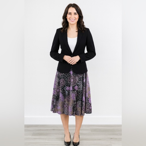 Stephen and Casey petite medium purple pull-on floral skirt. Excellent Condition - Picture 2 of 2